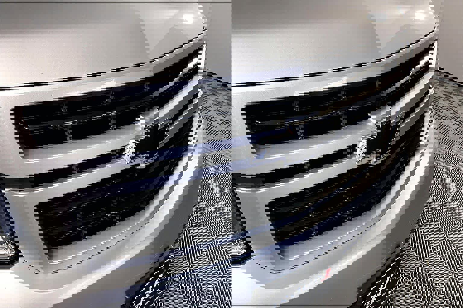 Used 2020 Chevrolet Suburban Premier image 29