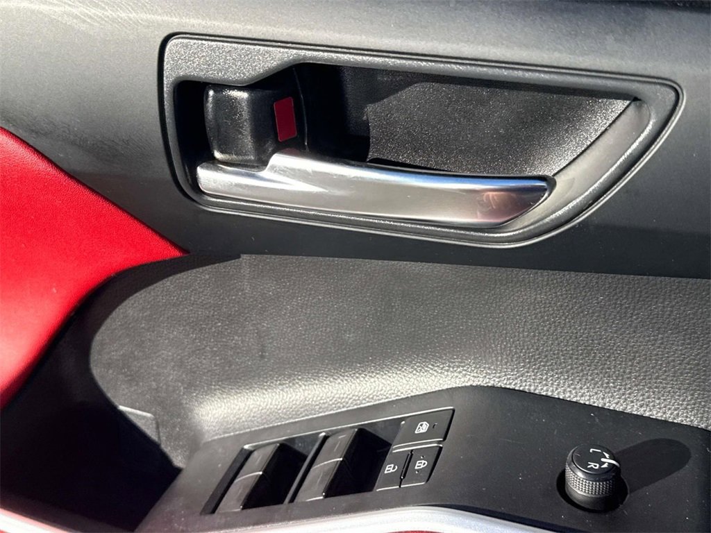 Used 2021 Toyota Highlander XSE image 25