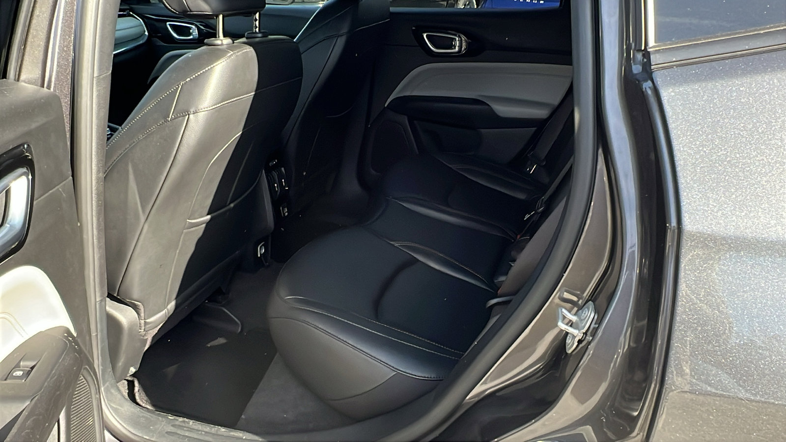 Used 2024 Jeep Compass Limited image 23