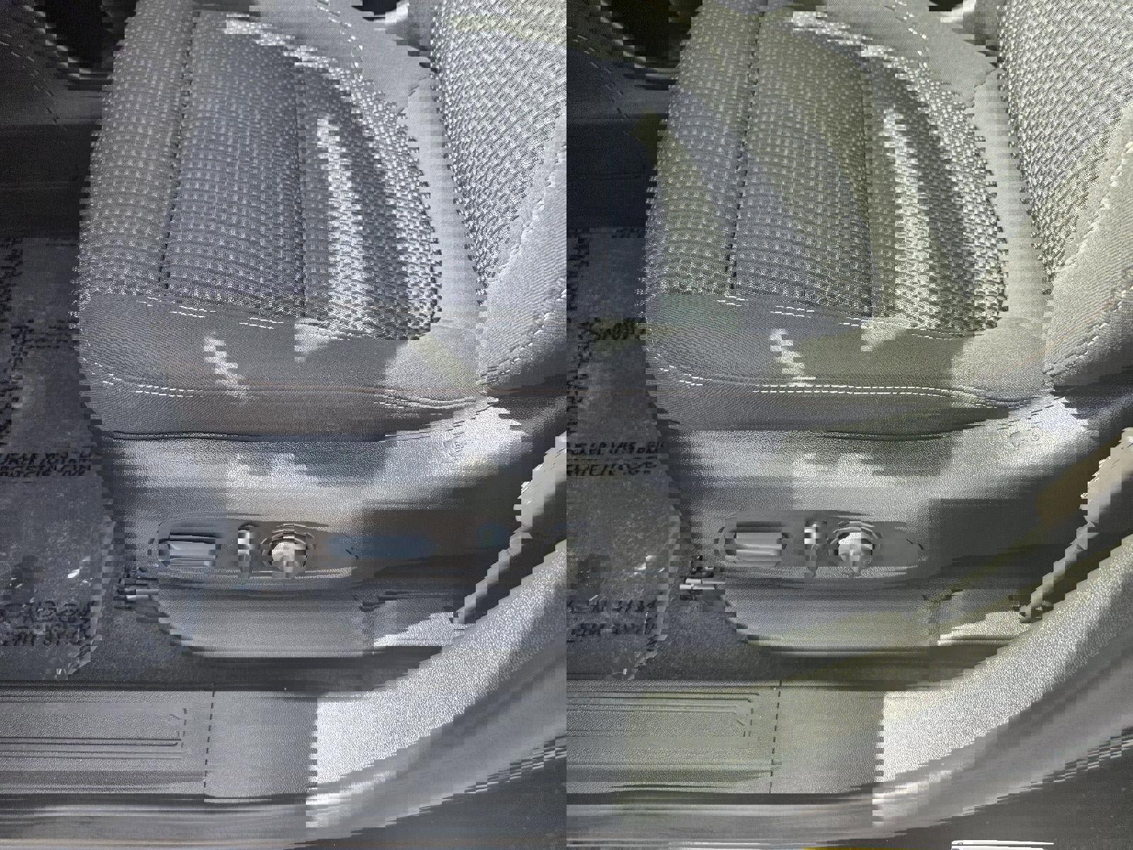 Used 2023 GMC Acadia SLE w/ Driver Convenience Package image 20