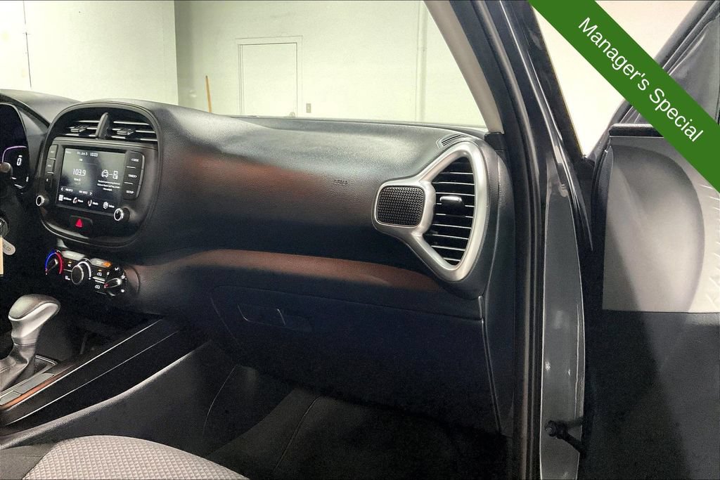 Used 2025 Kia Soul LX w/ LX Technology Package FWD image 19