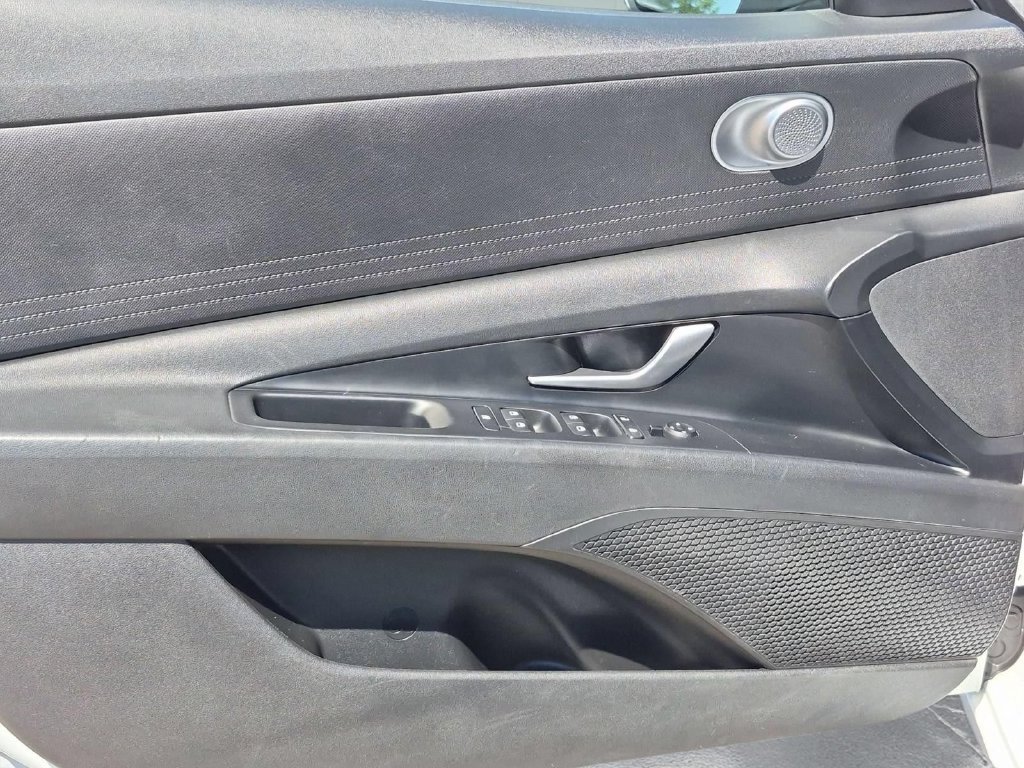 Used 2021 Hyundai Elantra SEL FWD image 13