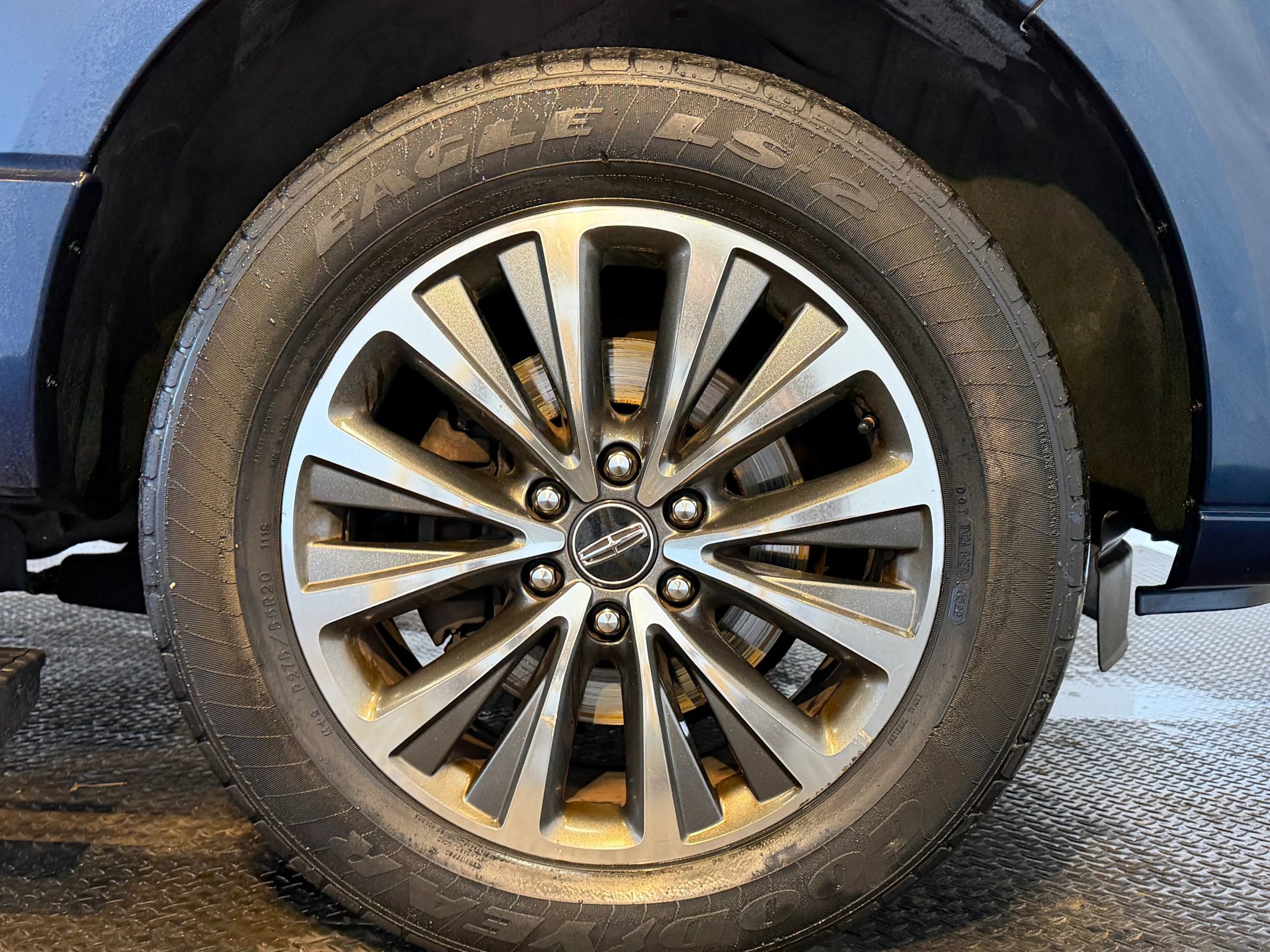 Used 2017 Lincoln Navigator L Select image 10