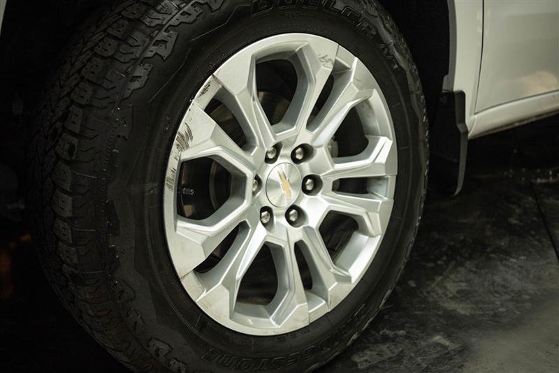 Used 2023 Chevrolet Silverado 1500 LTZ w/ LTZ Convenience Package II AWD/4WD image 3