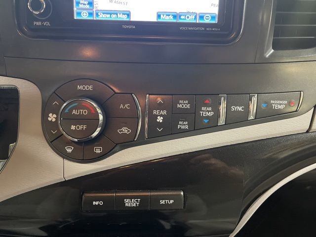 Used 2014 Toyota Sienna LE image 21