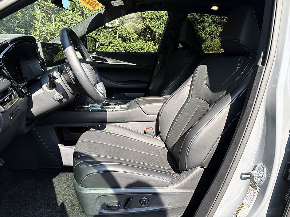 Certified 2025 INFINITI QX60 Luxe w/ Black Edition AWD/4WD image 11