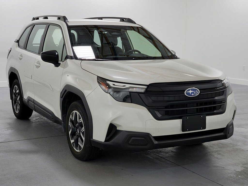 Used 2025 Subaru Forester AWD/4WD image 2