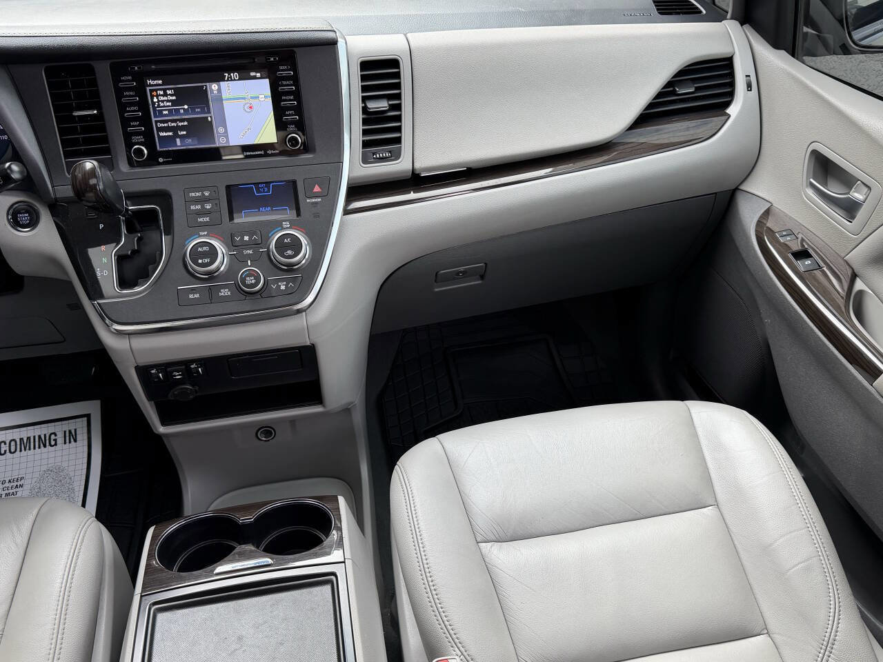 Used 2019 Toyota Sienna XLE w/ XLE Navigation Package FWD image 23