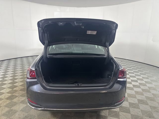 Used 2023 Lexus ES 300h Ultra Luxury w/ Accessory Package (Z2) FWD image 8