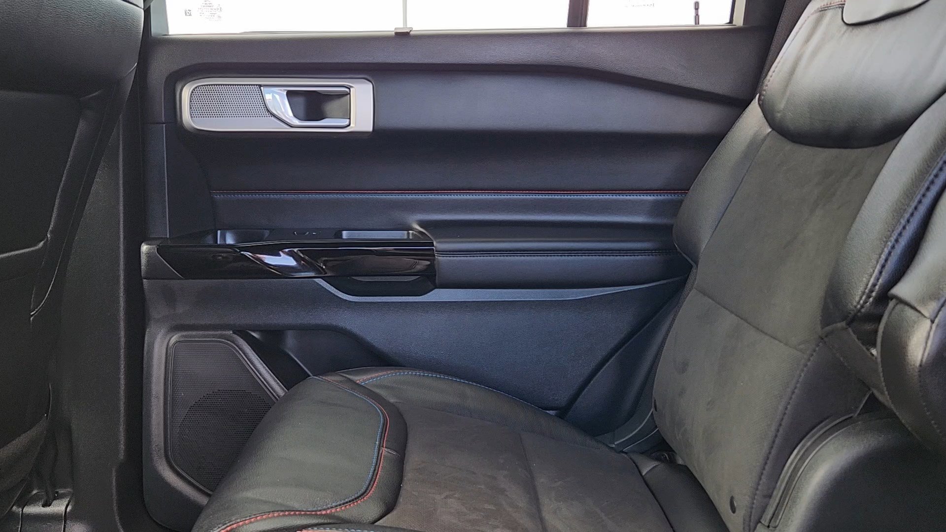 Used 2023 Ford Explorer ST w/ ST Appearance Package image 17