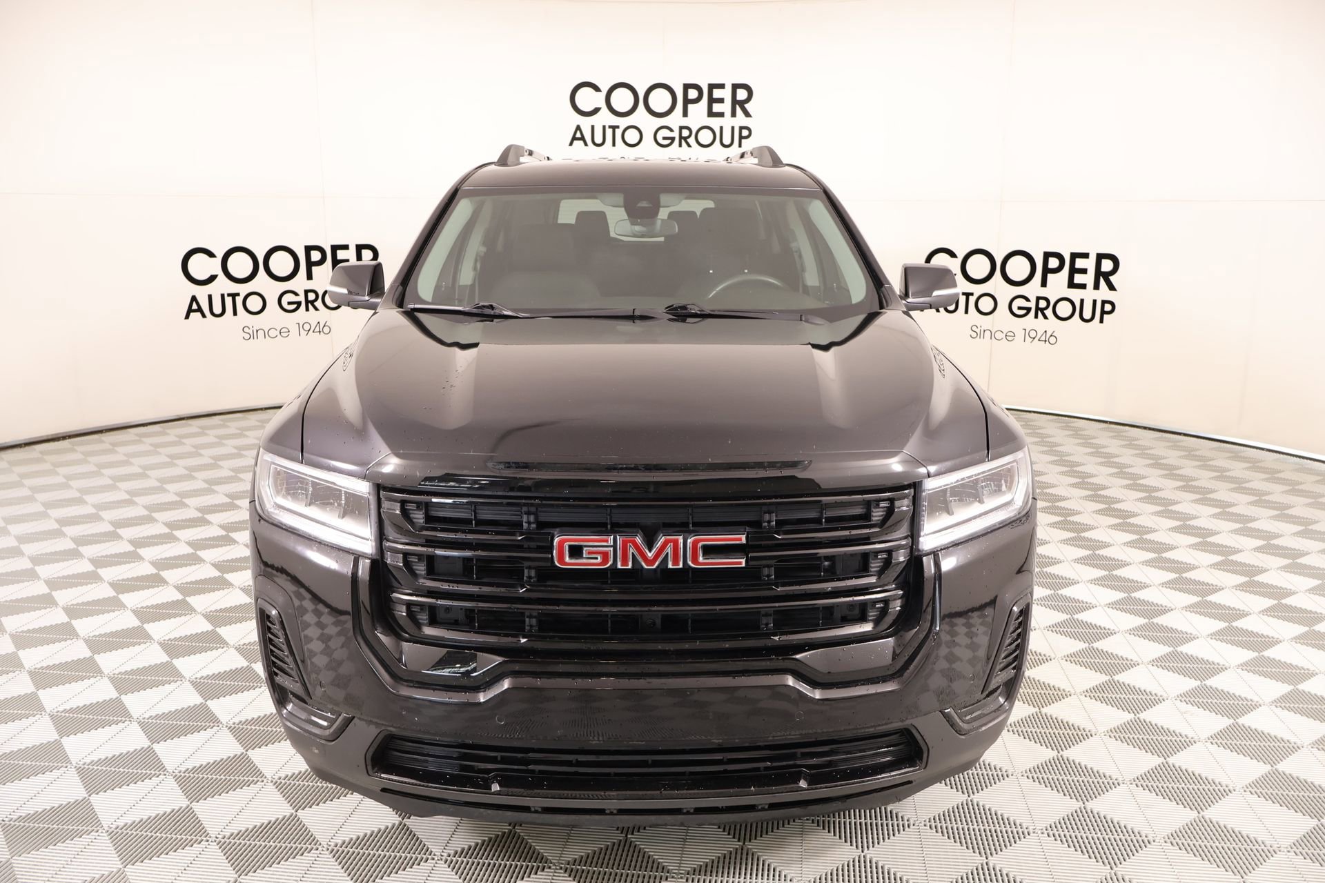 Used 2023 GMC Acadia SLE w/ Driver Convenience Package FWD image 9