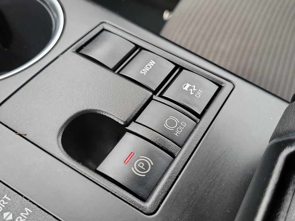 Used 2023 Toyota Highlander LE image 31