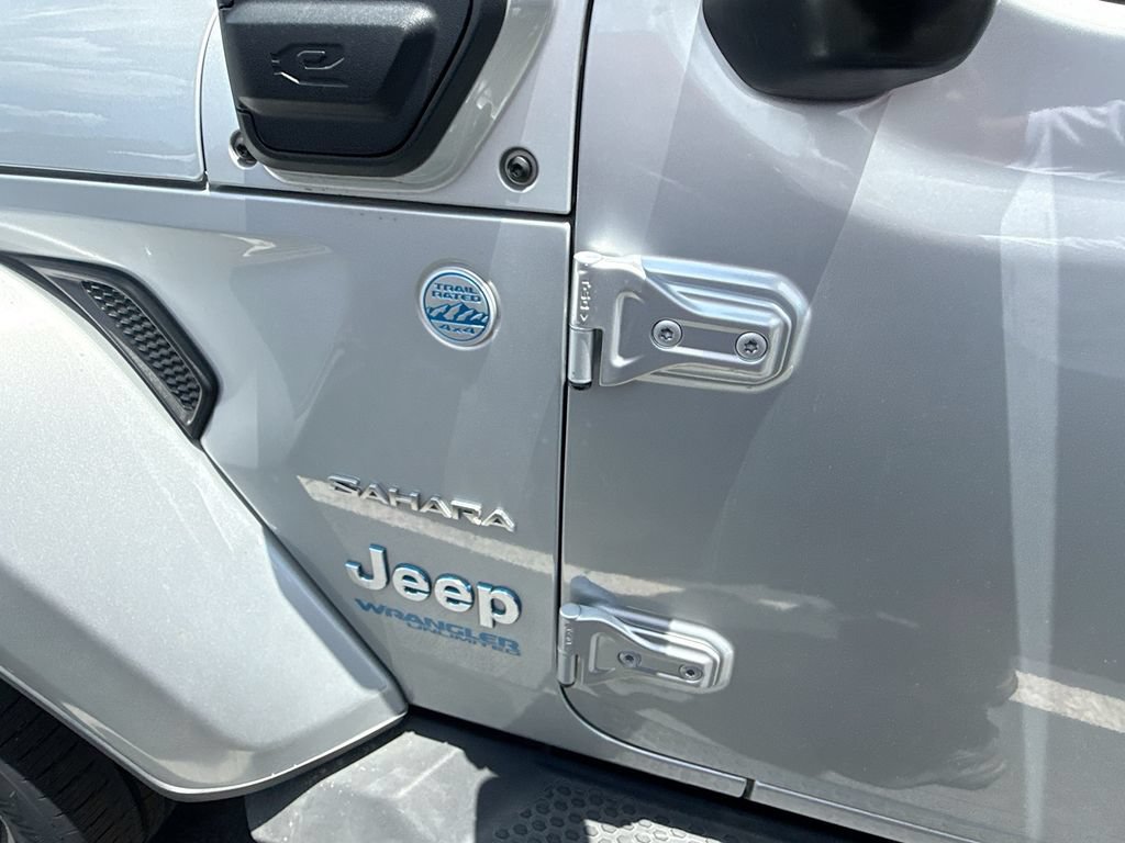 Used 2022 Jeep Wrangler Unlimited Sahara AWD/4WD image 9