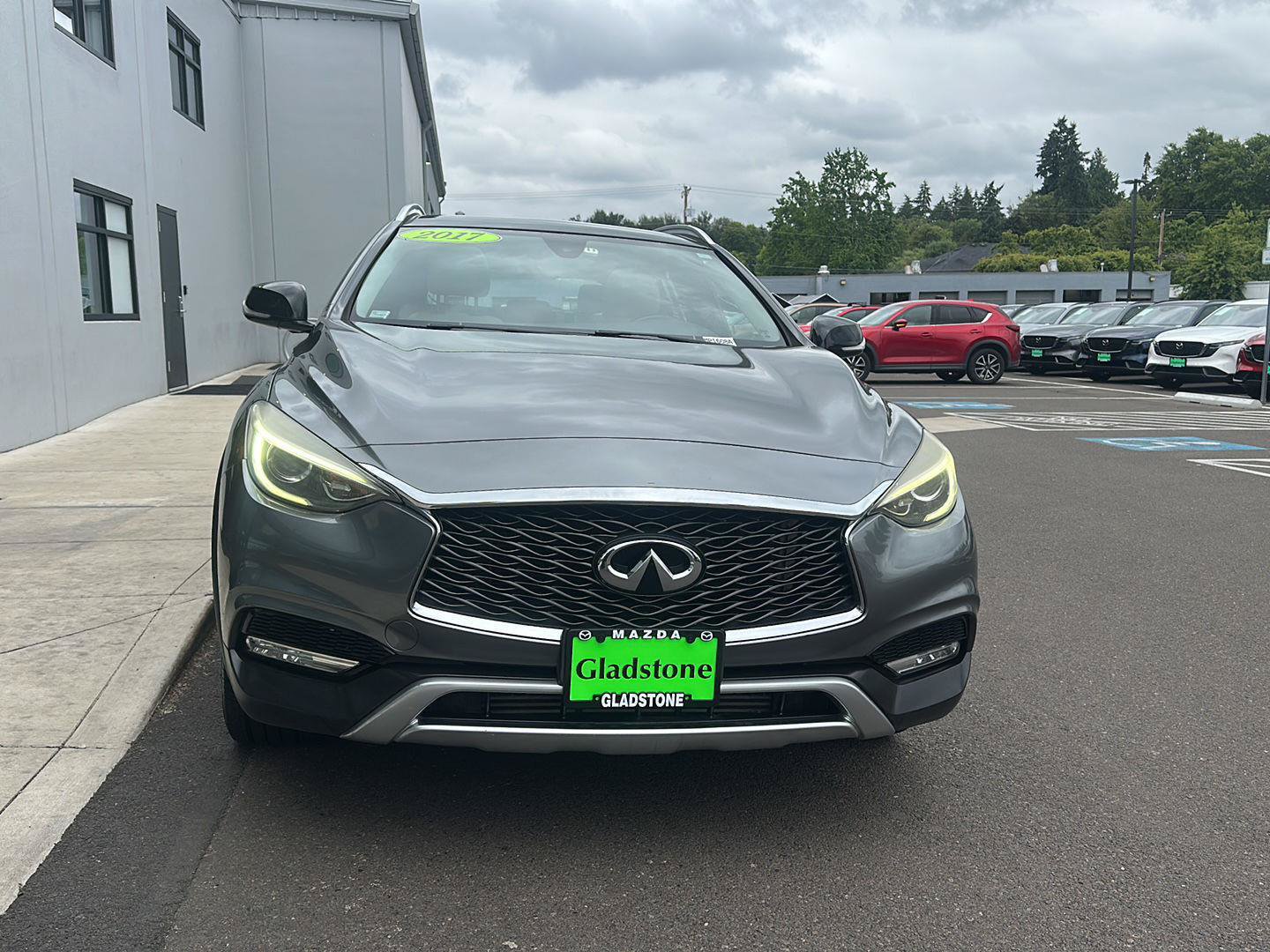 Used 2017 INFINITI QX30 Premium AWD/4WD image 5