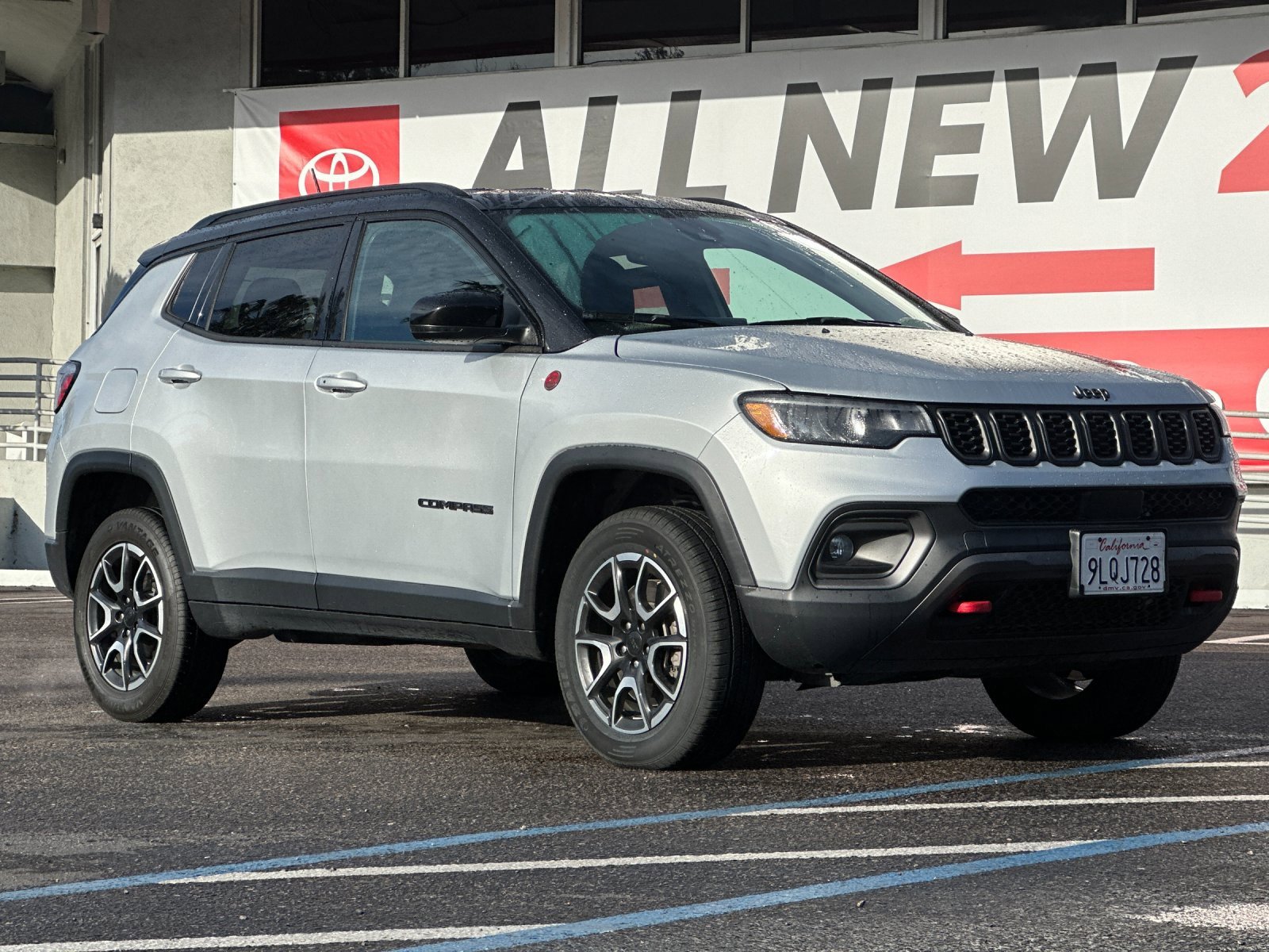 Used 2024 Jeep Compass Trailhawk image 8