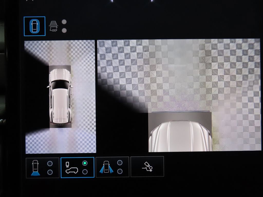 Used 2025 GMC Yukon Denali w/ Sun & Power Step Package image 17