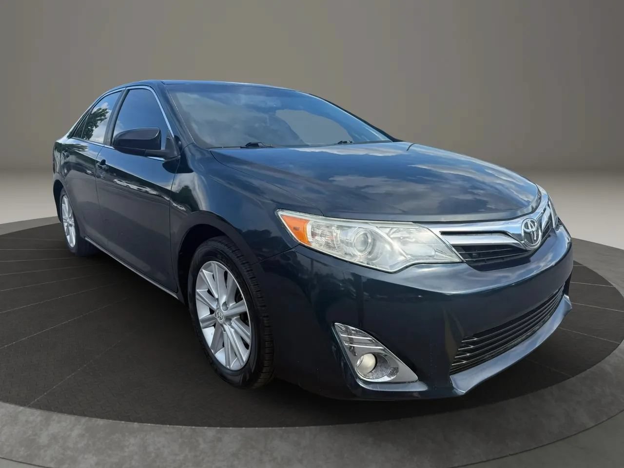 Used 2012 Toyota Camry XLE FWD image 2