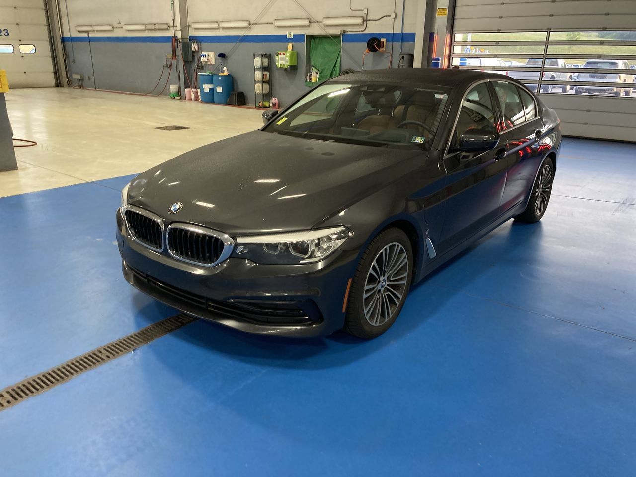 Used 2019 BMW 530e xDrive w/ Convenience Package AWD/4WD image 3