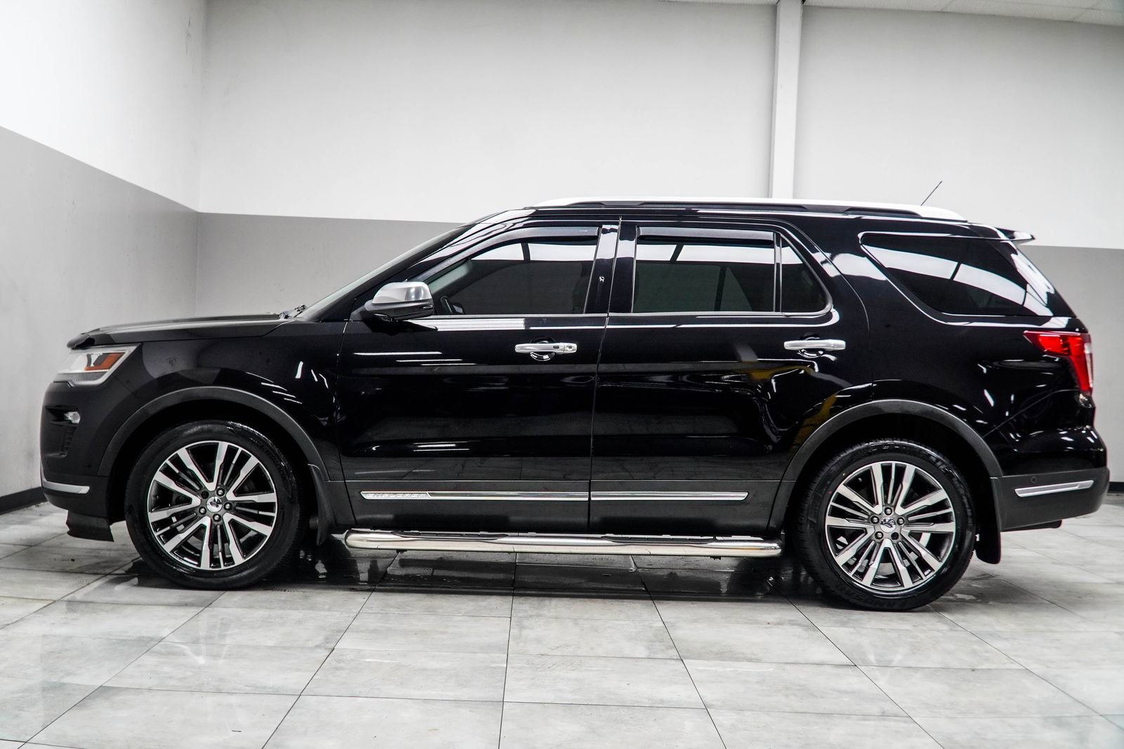 Used 2018 Ford Explorer Platinum AWD/4WD image 9