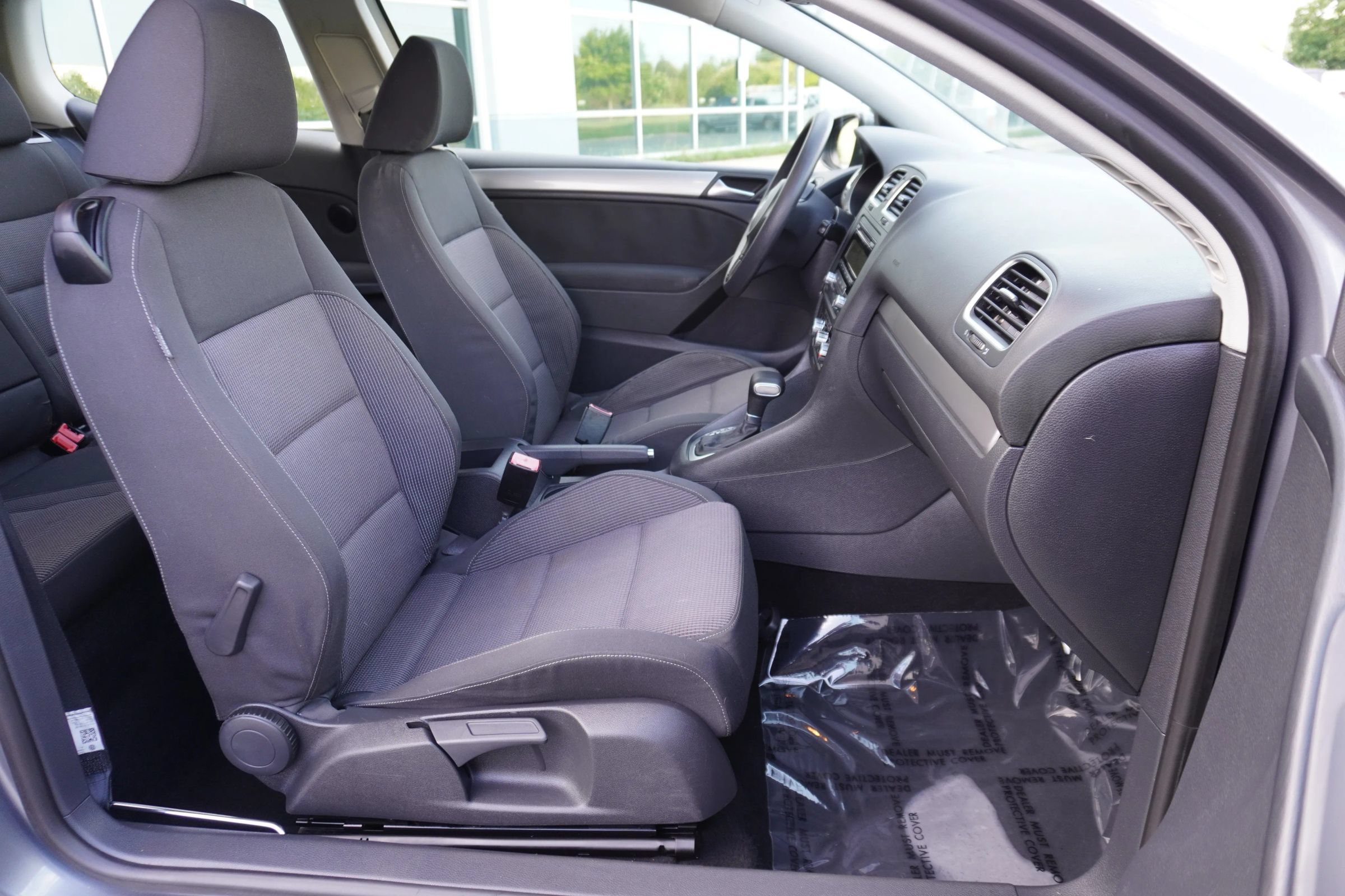 Used 2011 Volkswagen Golf 2-Door FWD image 10