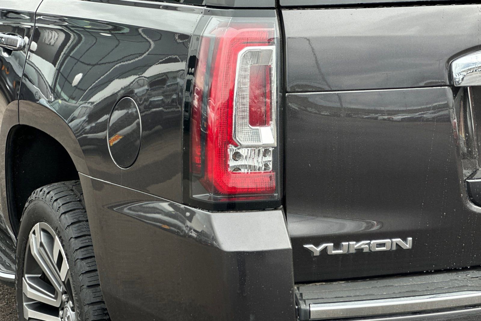 Used 2018 GMC Yukon Denali w/ Open Road Package image 27