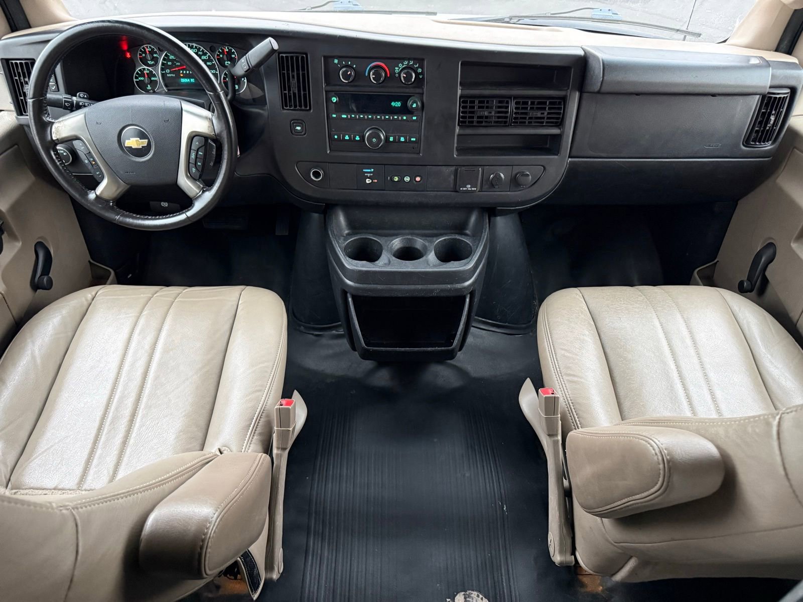 Used 2016 Chevrolet Express 3500 RWD image 2