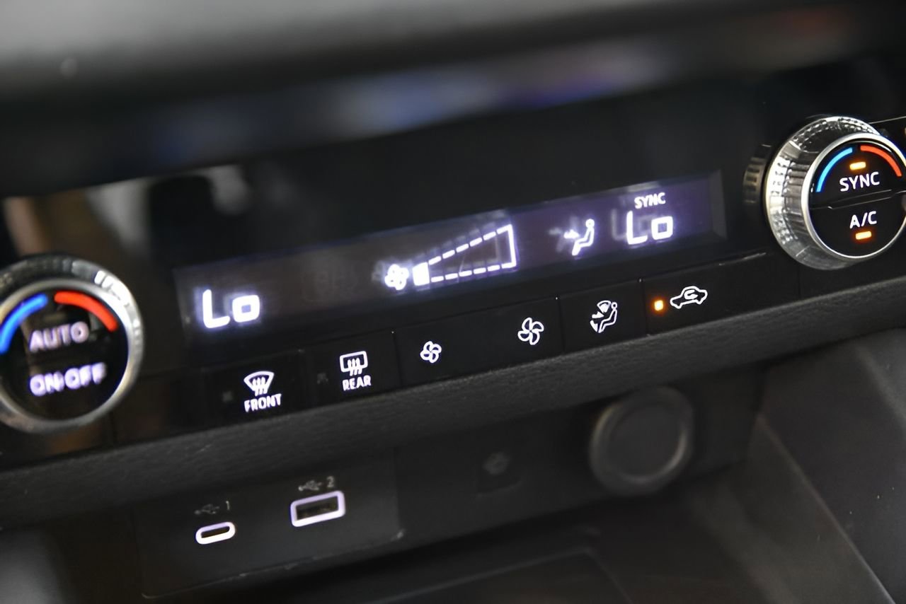 Used 2024 Mitsubishi Outlander SE image 27