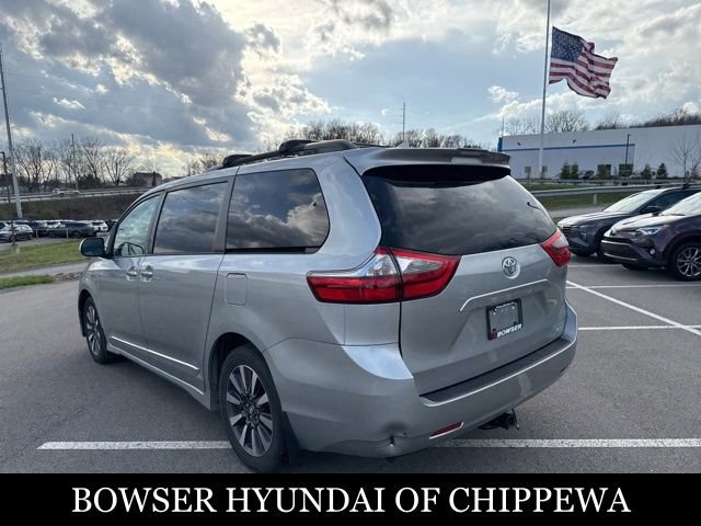 Used 2020 Toyota Sienna LE w/ LE Preferred Package image 4