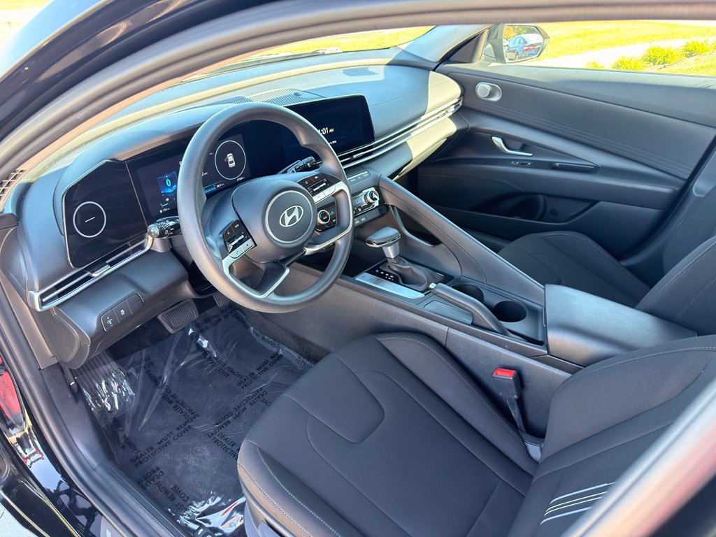 Used 2024 Hyundai Elantra SEL FWD image 28