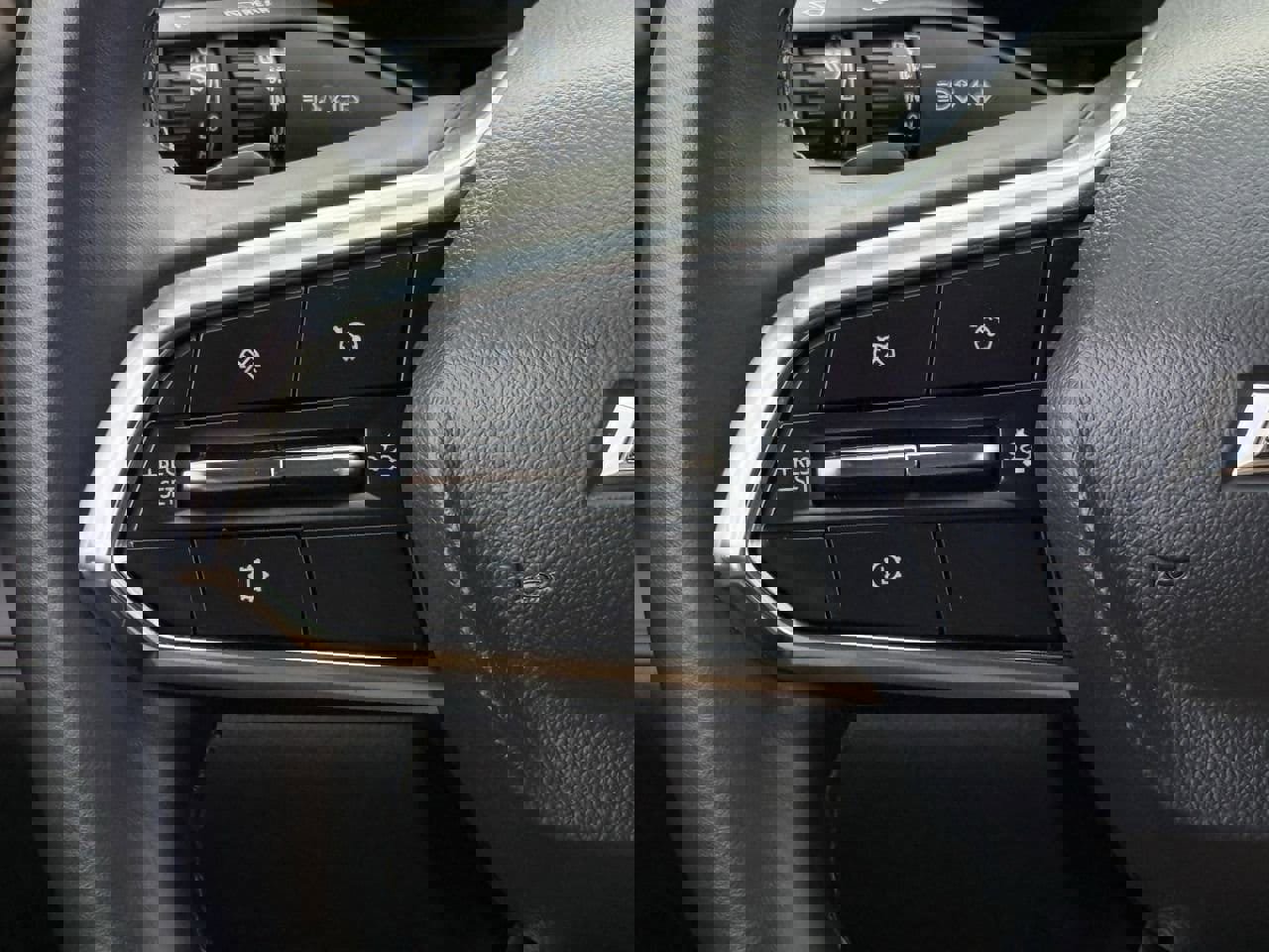 Certified 2026 Chevrolet Equinox ACTIV w/ Convenience Package III image 13