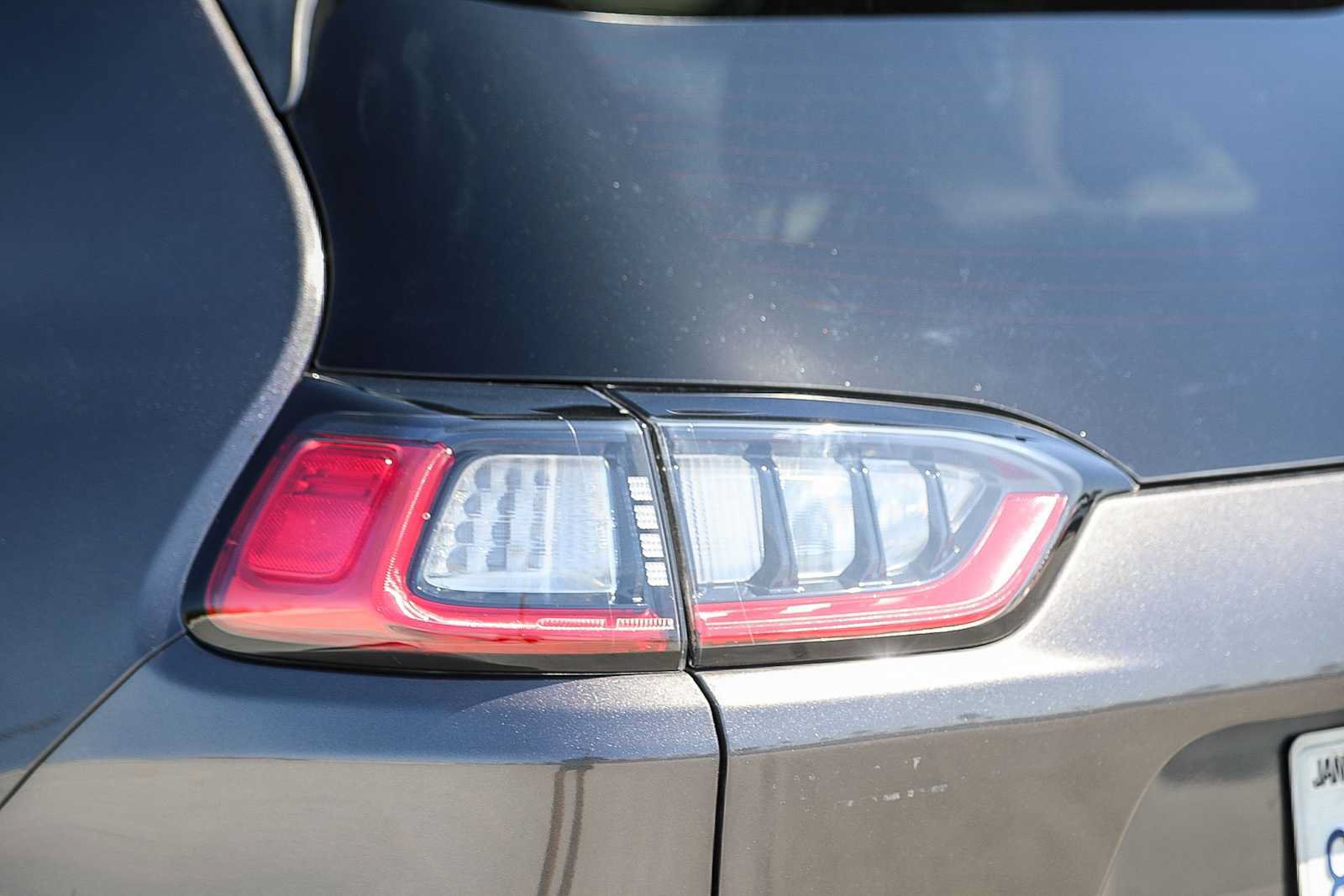 Used 2021 Jeep Cherokee Latitude Lux FWD image 9