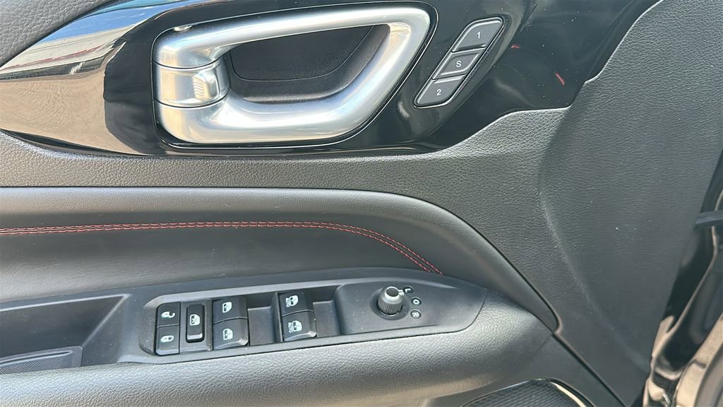 Used 2025 Jeep Compass Trailhawk w/ Trailhawk Elite Group AWD/4WD image 12