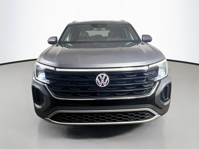 Used 2025 Volkswagen Atlas Cross Sport SE AWD/4WD image 2