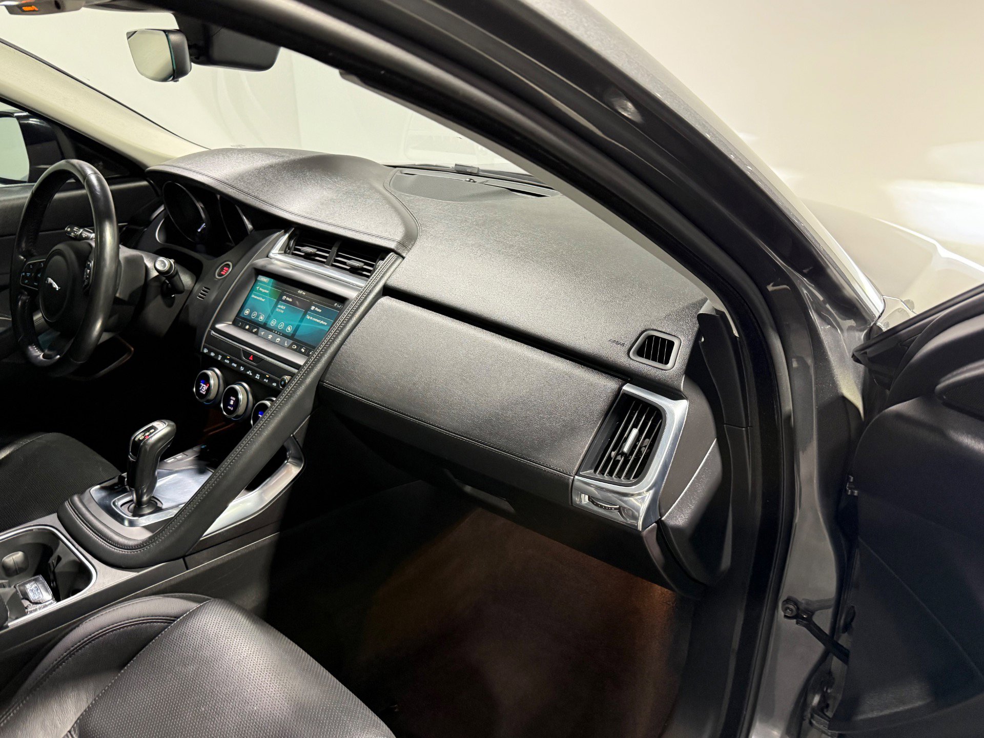 Used 2018 Jaguar E-PACE S image 36