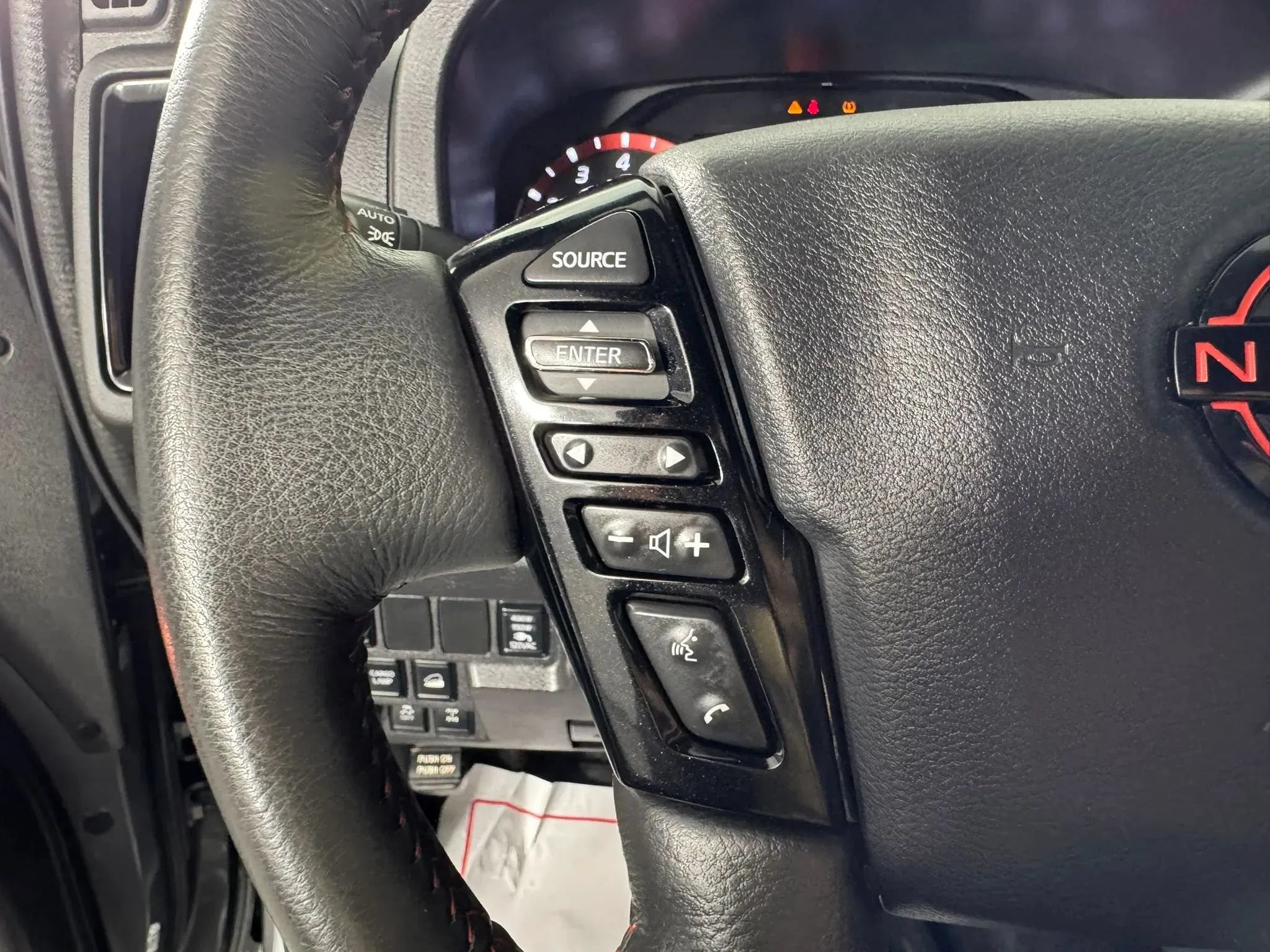 Used 2025 Nissan Frontier PRO-4X w/ Pro Convenience Package AWD/4WD image 15