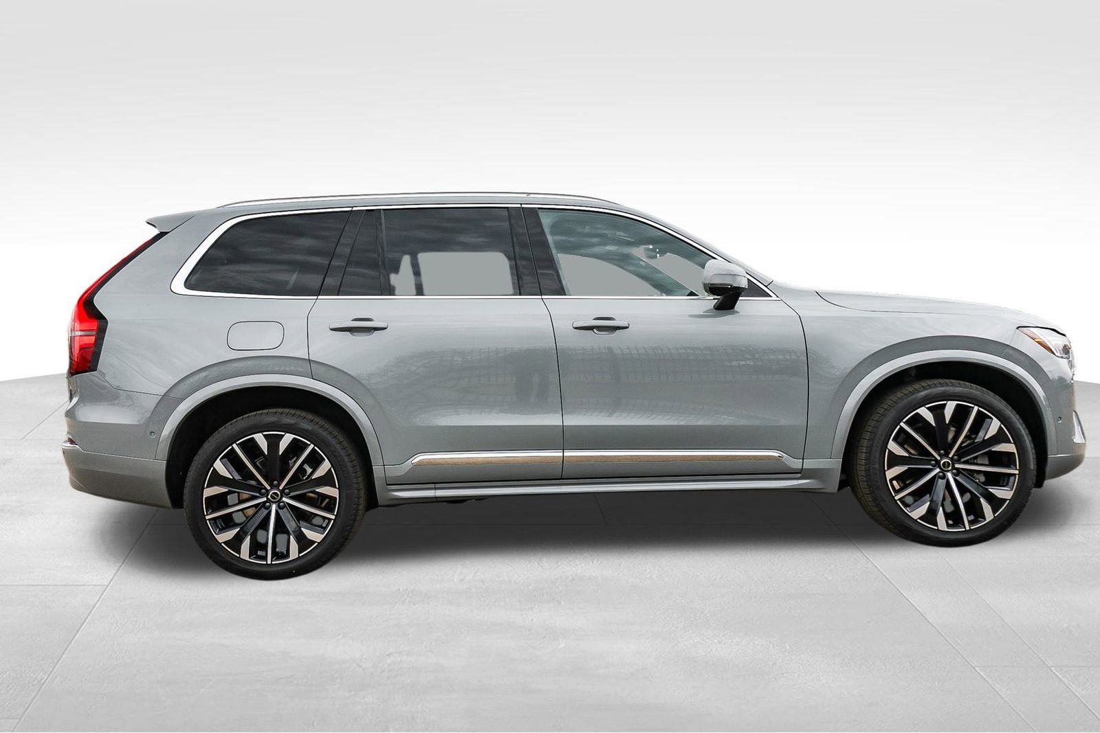 New 2026 Volvo XC90 B5 Plus w/ Protection Package image 4