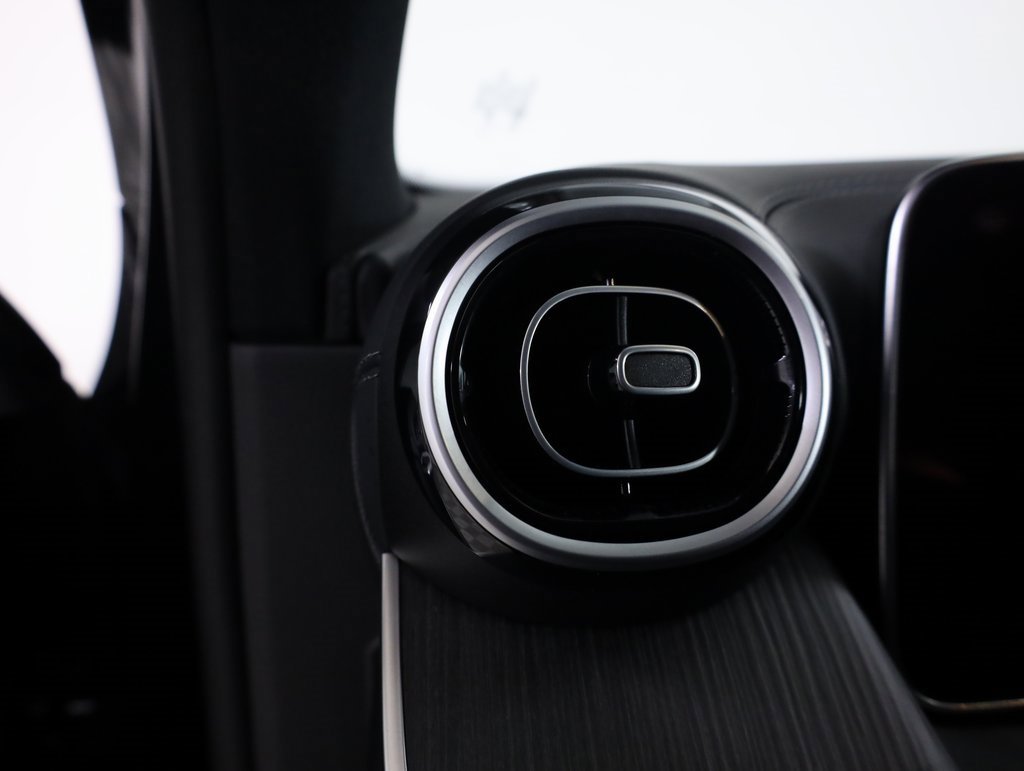 Used 2024 Mercedes-Benz GLC 300 4MATIC image 15