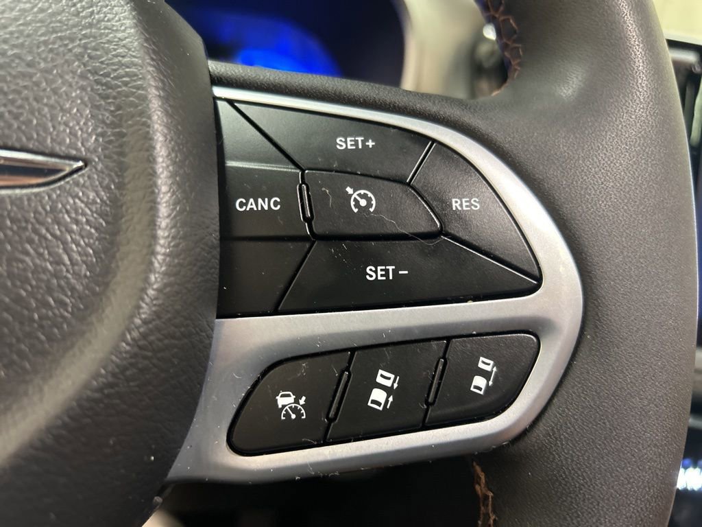 Used 2024 Chrysler Pacifica Pinnacle w/ Trailer Tow Group AWD/4WD image 24