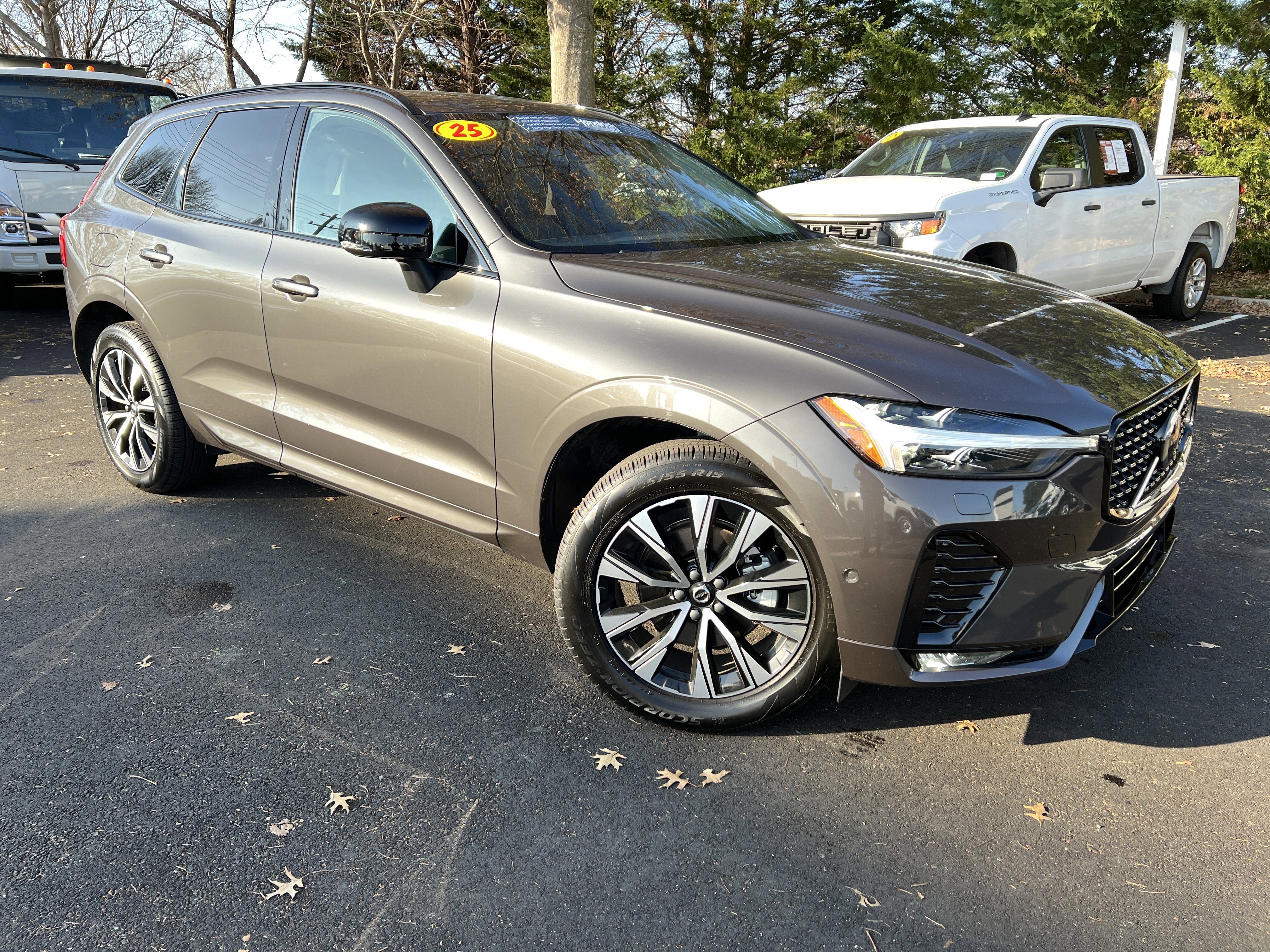 Used 2025 Volvo XC60 B5 Plus w/ Climate Package image 2