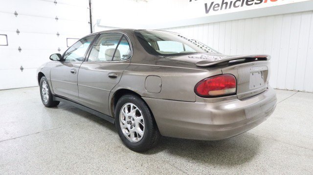 Used 2002 Oldsmobile Intrigue GL w/ Sun & Sound Pkg FWD image 3