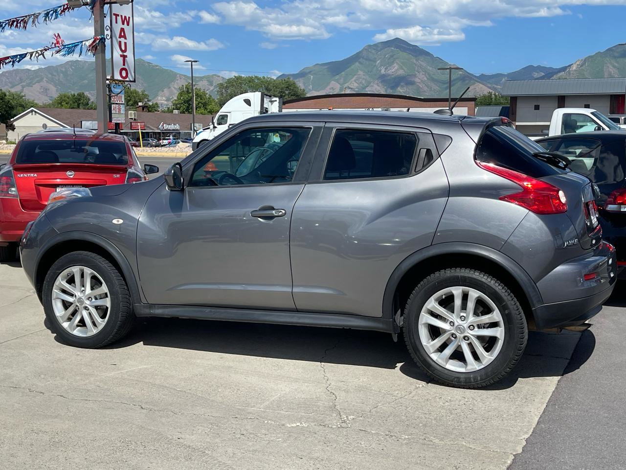 Used 2012 Nissan Juke SV FWD image 8