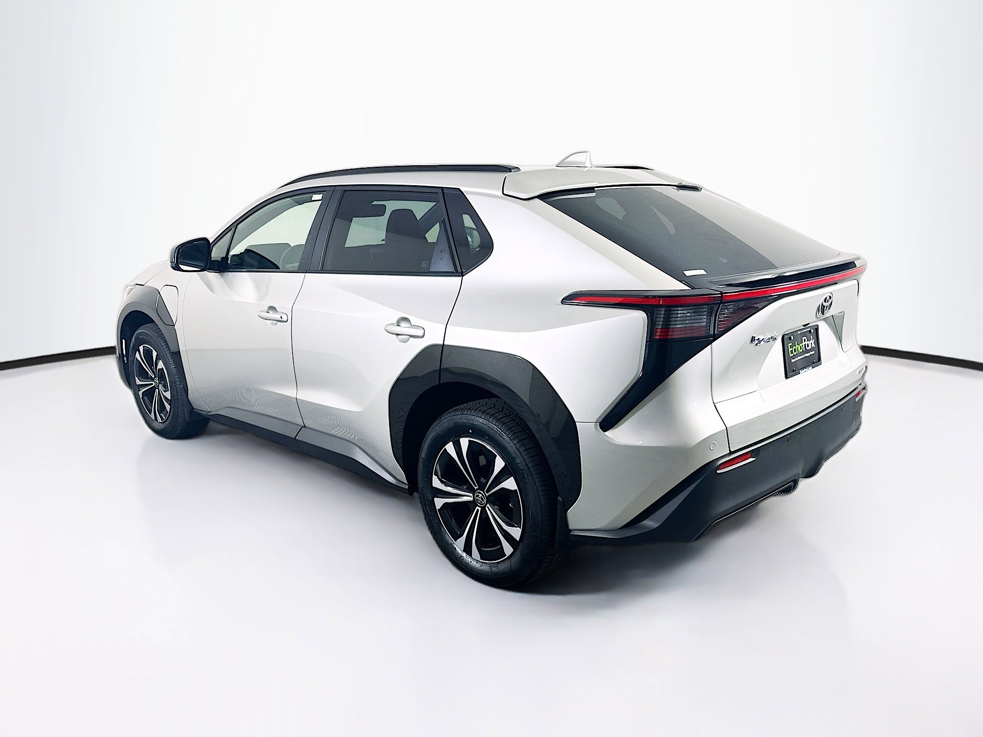 Used 2023 Toyota bZ4X XLE AWD/4WD image 5