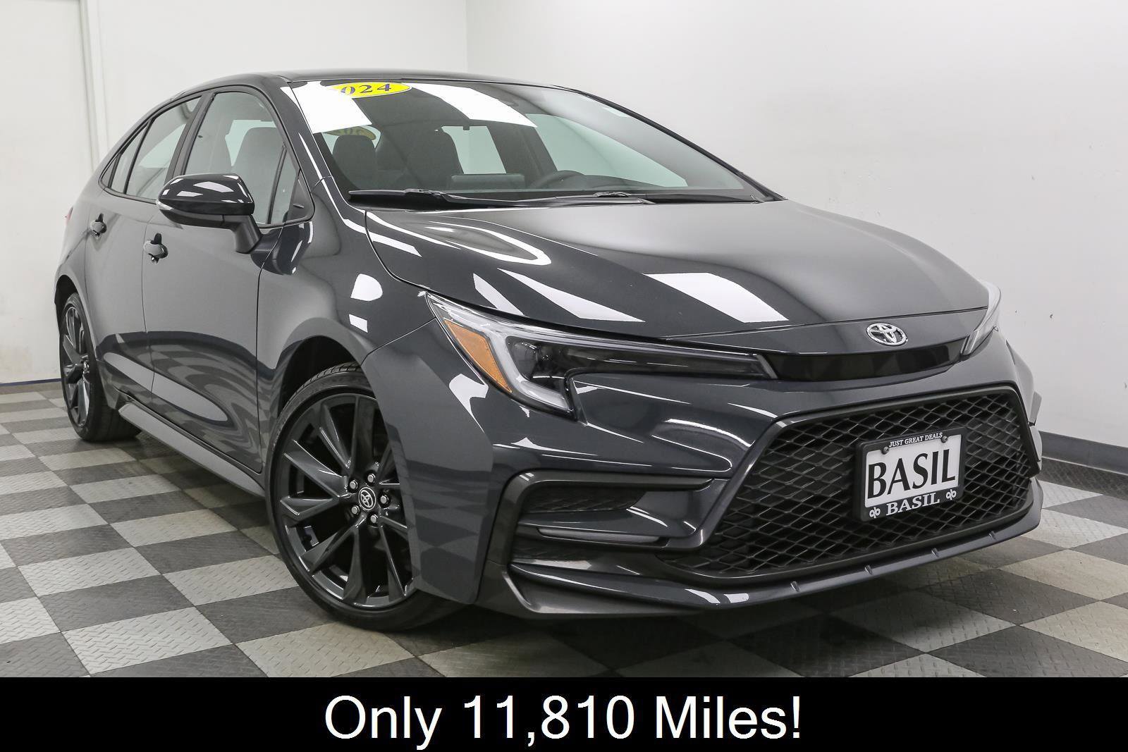 Used 2024 Toyota Corolla SE FWD image 2