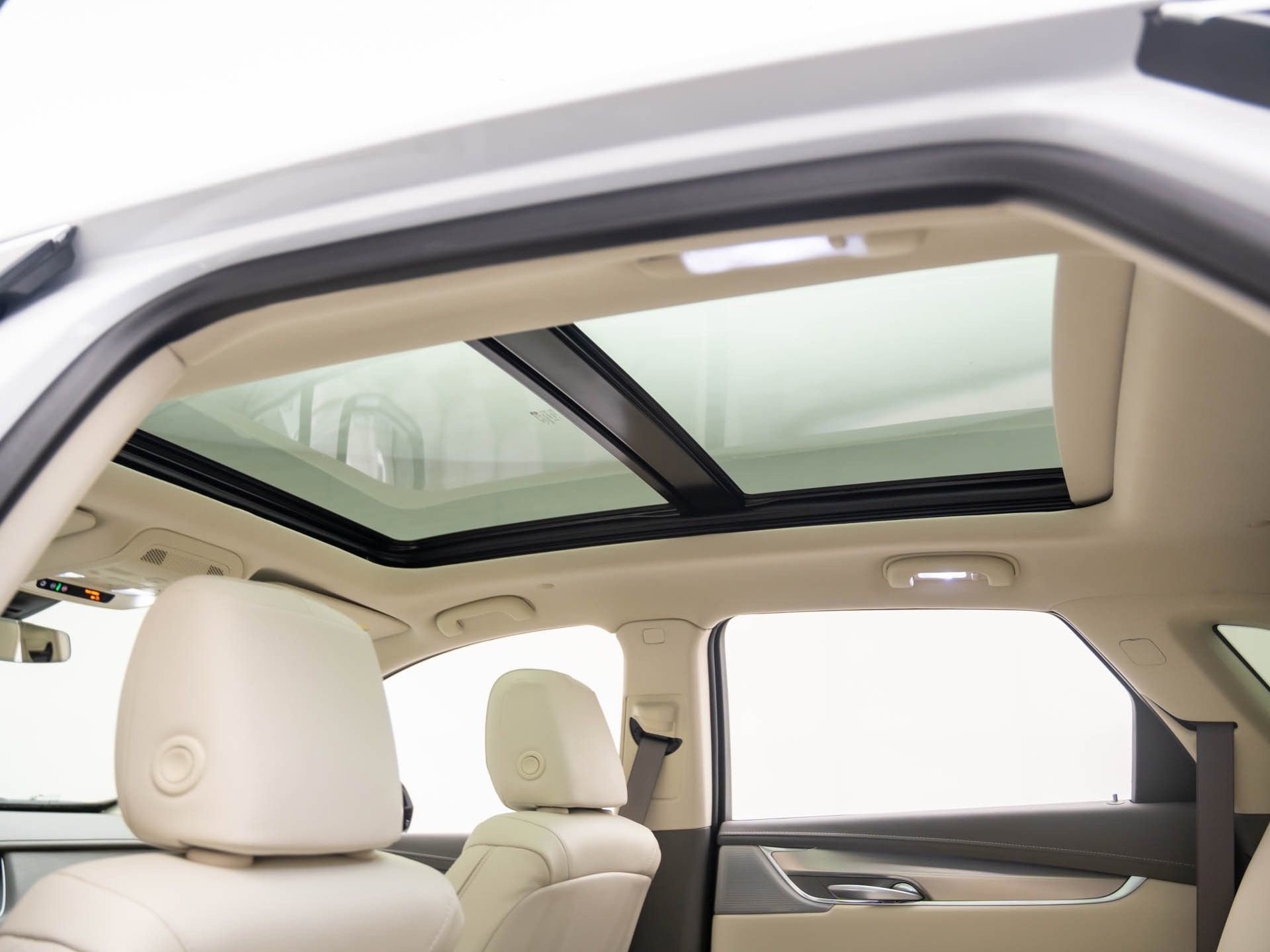 New 2025 Cadillac XT5 Premium Luxury AWD/4WD image 11