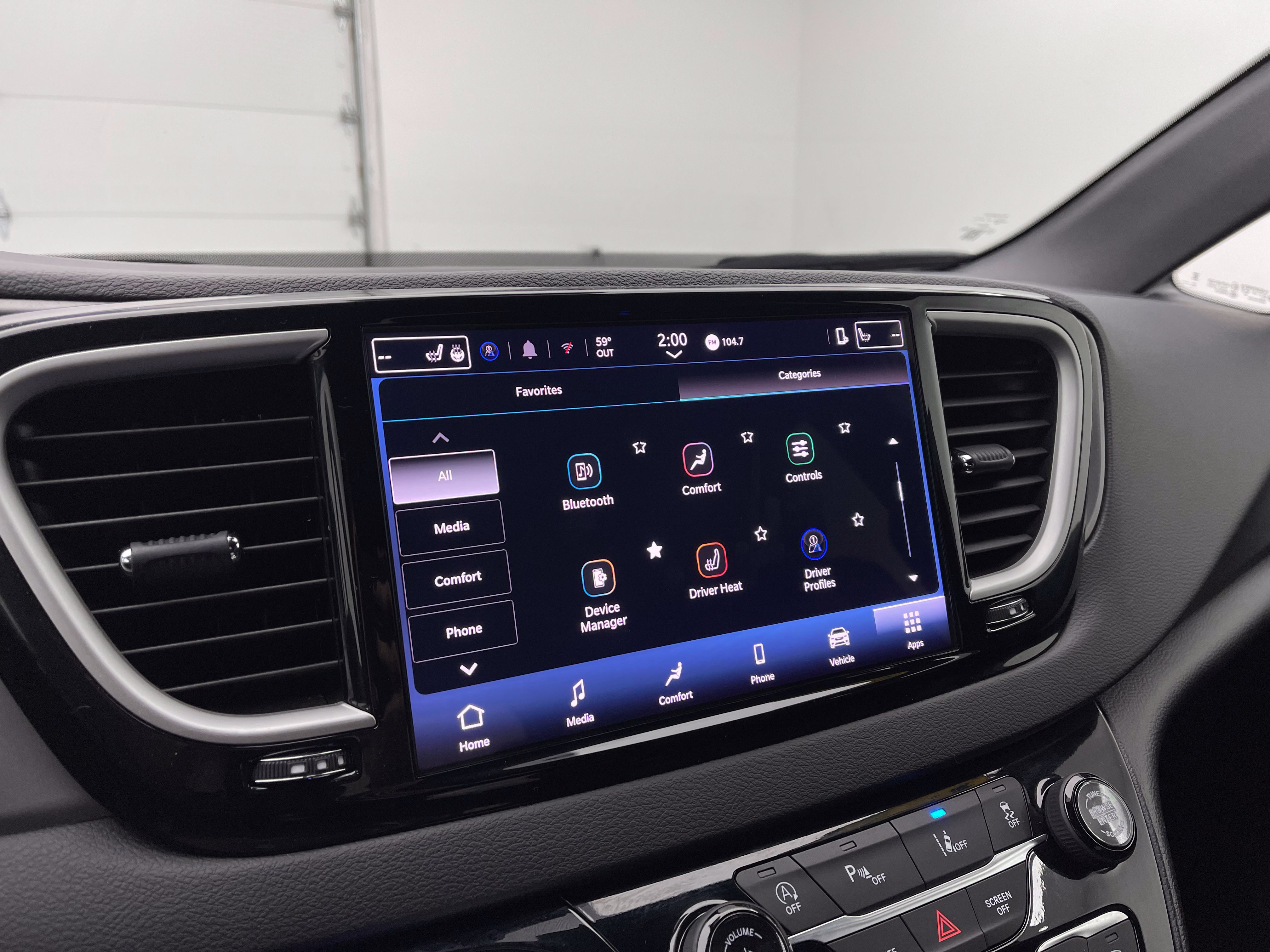 Used 2025 Chrysler Pacifica Select FWD image 24