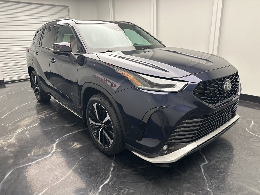 Used 2022 Toyota Highlander XSE image 2