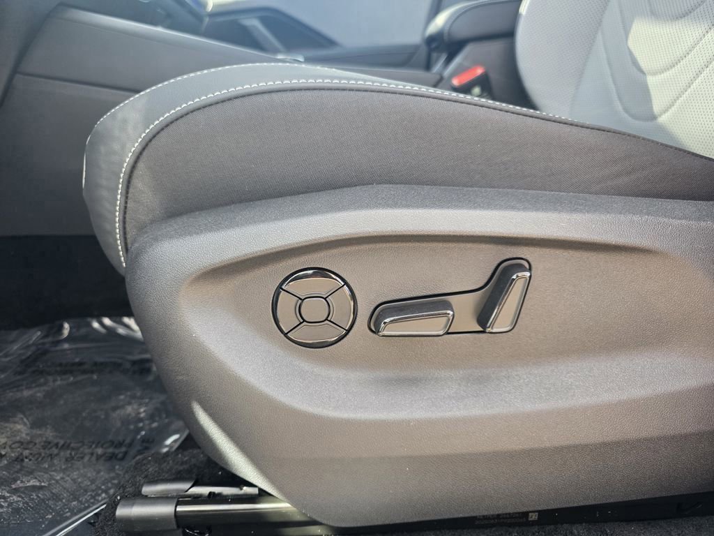 New 2026 Volkswagen Tiguan SE R-Line image 9