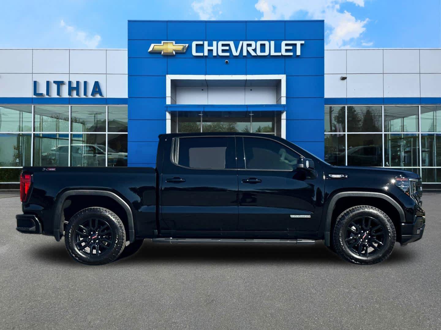 Used 2024 GMC Sierra 1500 Elevation w/ Elevation Premium Package AWD/4WD image 8
