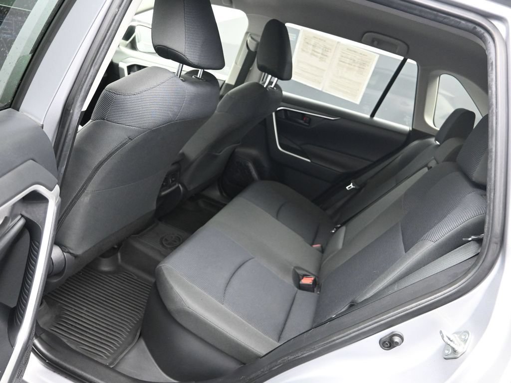 Used 2022 Toyota RAV4 LE AWD/4WD image 16
