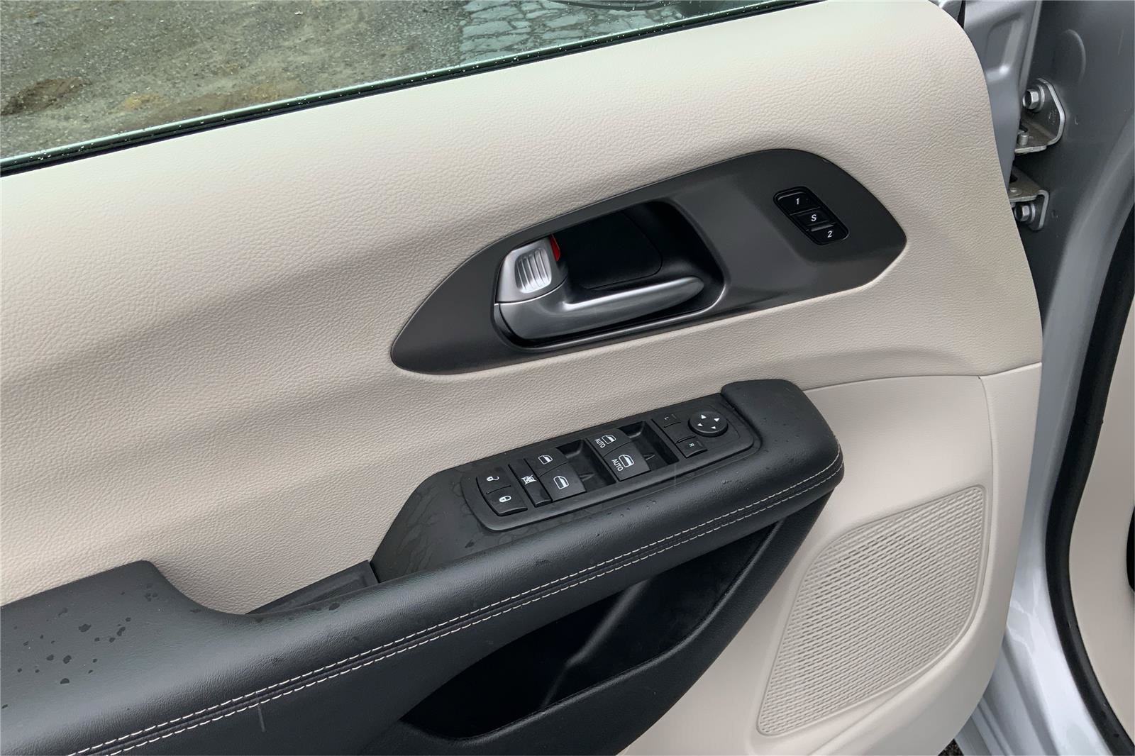 Used 2024 Chrysler Pacifica Touring-L FWD image 21
